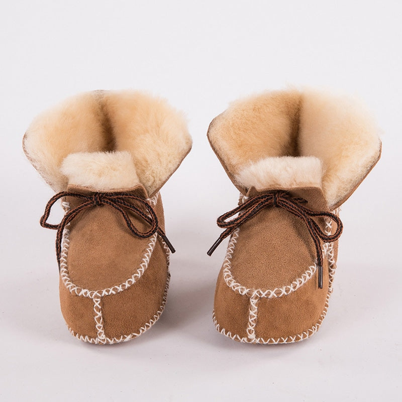 Indianische Mokassin-Stiefeletten in Wildleder-Optik mit Kunstfell für Babys