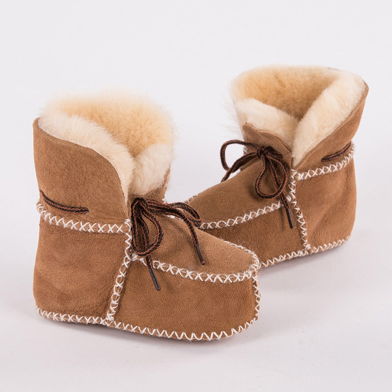 Indianische Mokassin-Stiefeletten in Wildleder-Optik mit Kunstfell für Babys