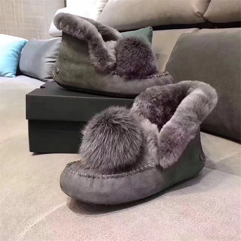 Gefütterte Wildleder-Mokassins im indianischen Stil mit Bommel
