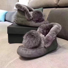 Gefütterte Wildleder-Mokassins im indianischen Stil mit Bommel, Grau