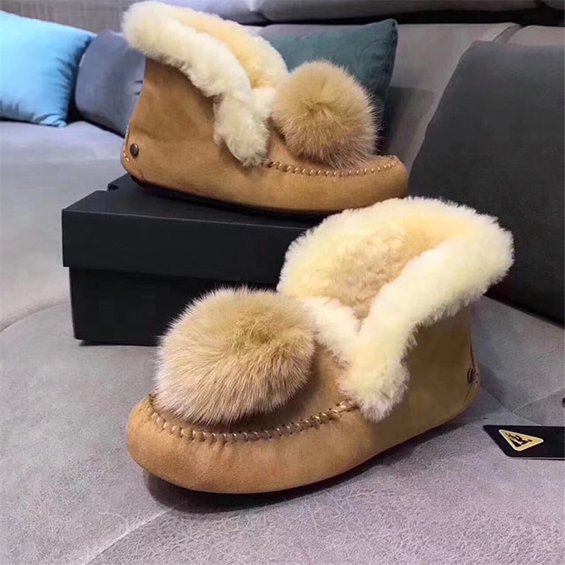 Gefütterte Wildleder-Mokassins im indianischen Stil mit Bommel