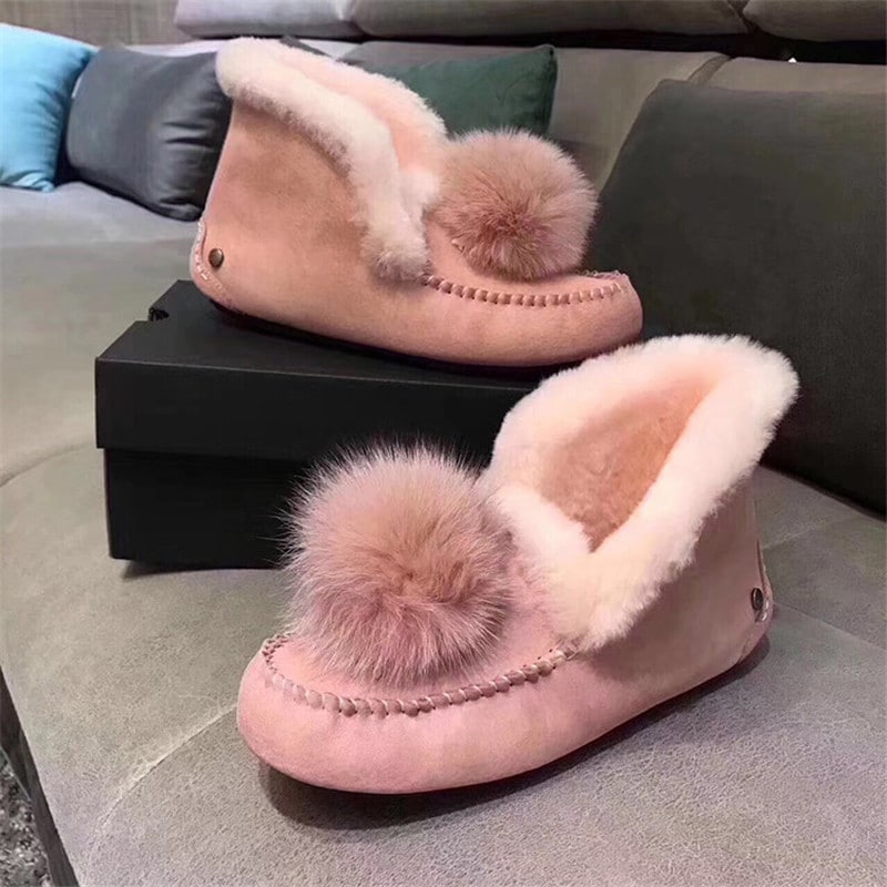 Gefütterte Wildleder-Mokassins im indianischen Stil mit Bommel