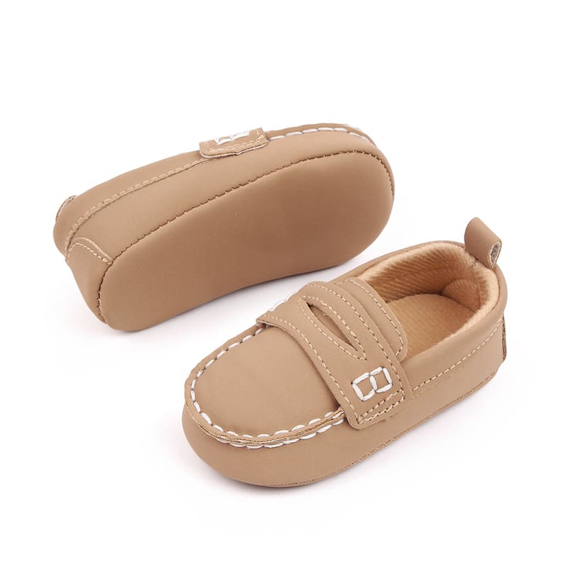 braune Baby-Mokassin aus Leder