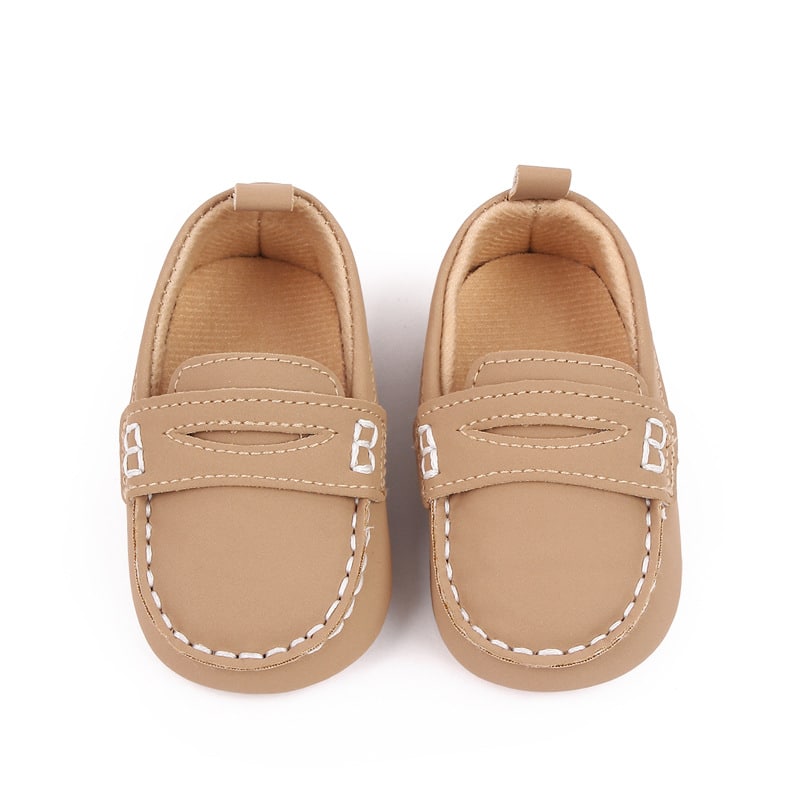 braune Baby-Mokassin aus Leder
