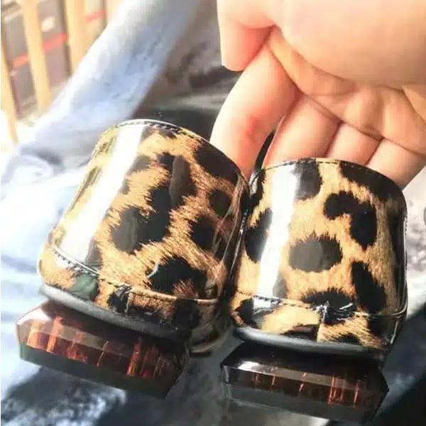 Lackoptik-Loafer mit Leopardenmuster und Blockabsatz für Damen