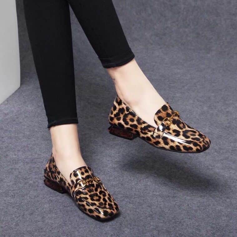 Lackoptik-Loafer mit Leopardenmuster und Blockabsatz für Damen