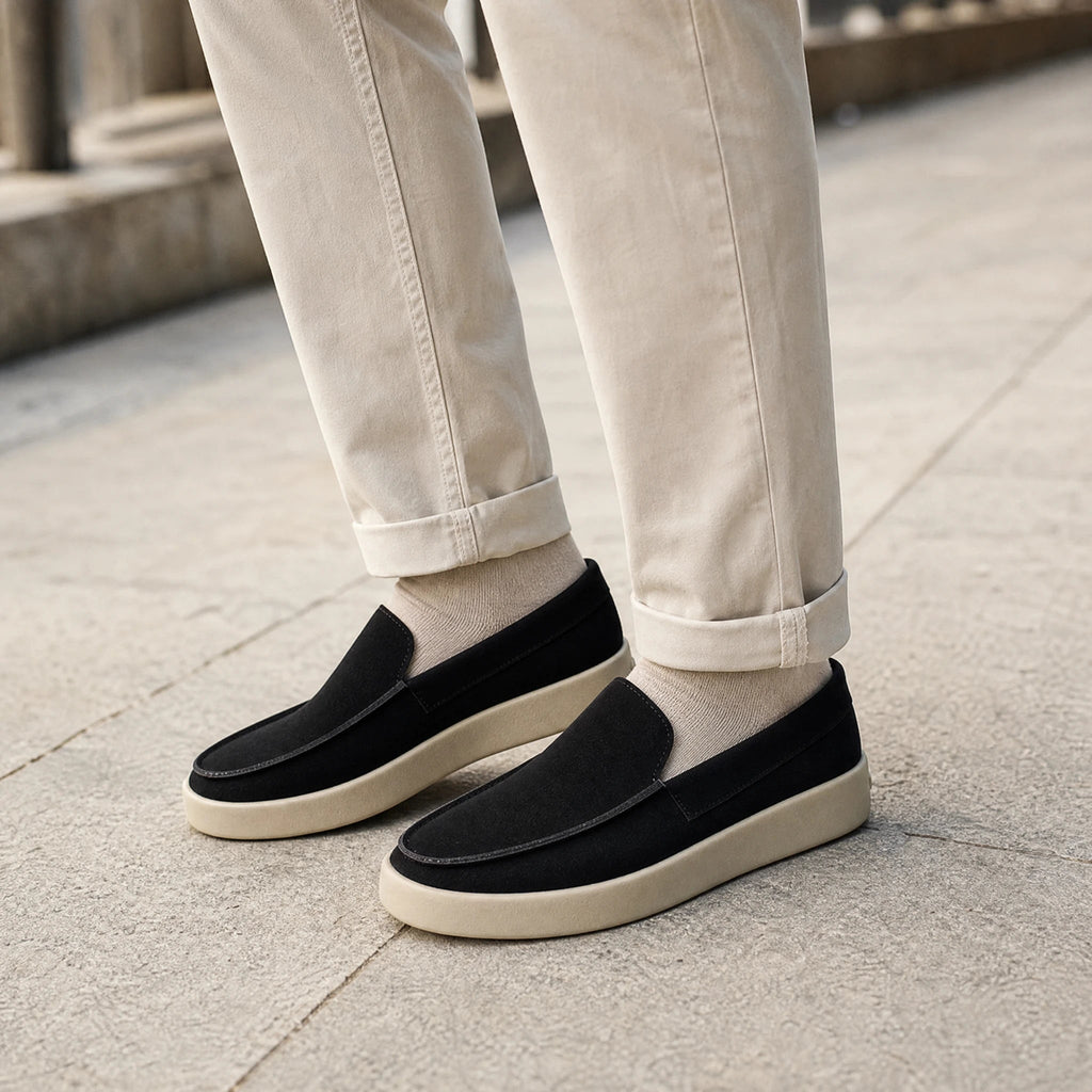 Loafer mit dicker Sohle aus Veloursleder in Schwarz, Detailansicht 3