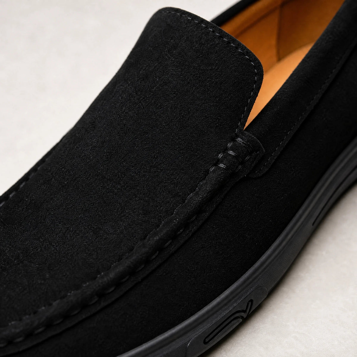 Herren-Loafer mit Profilsohle in Schwarz, Ansicht 2 Bild