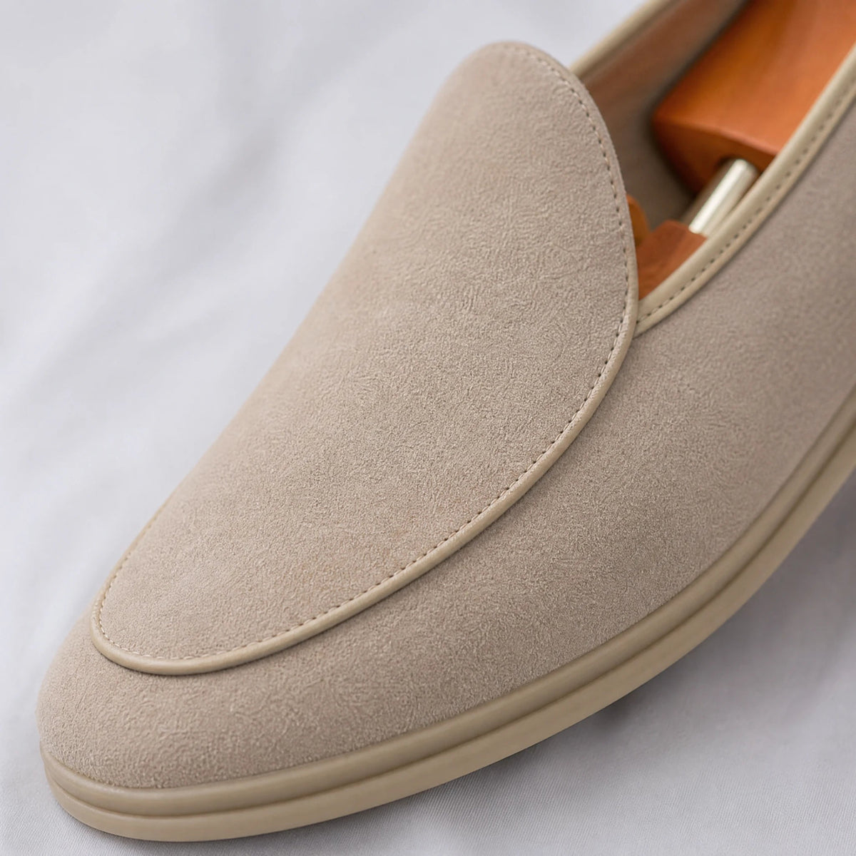 Herren-Loafer aus synthetischem Veloursleder, Creme, Ansicht 2 Bild