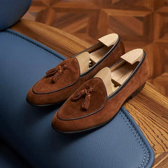 Herren Quastenloafer aus Veloursleder mit schmaler Spitze, Cognac