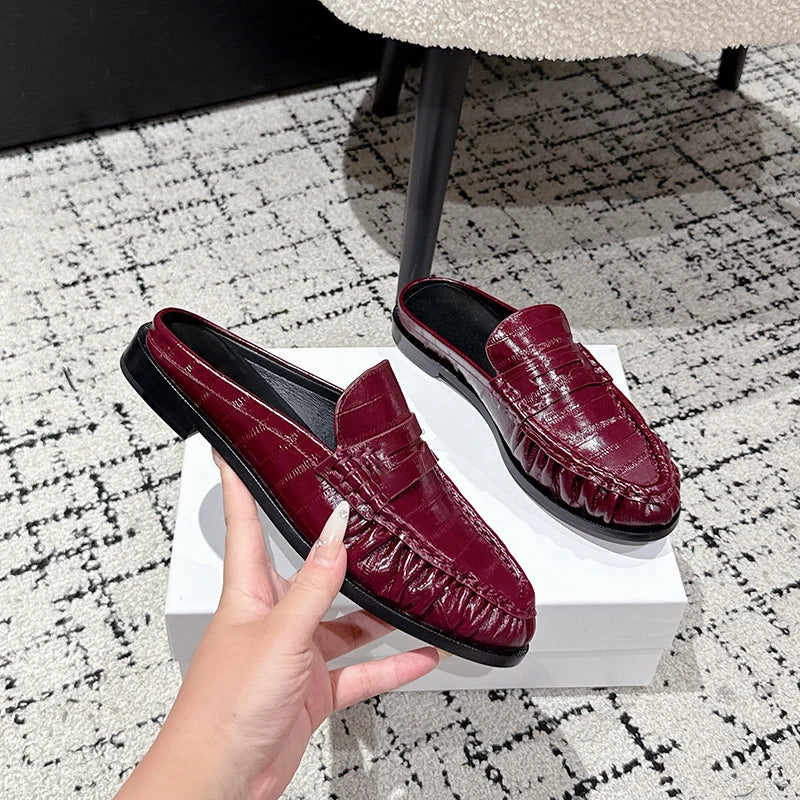 Loafer Mule Damen Leder flacher Absatz in Bordeaux, Detail der Verarbeitung