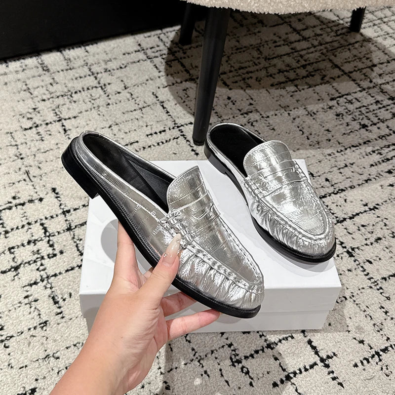 Loafer Mule Damen Leder flacher Absatz in Silber, Seitenprofil