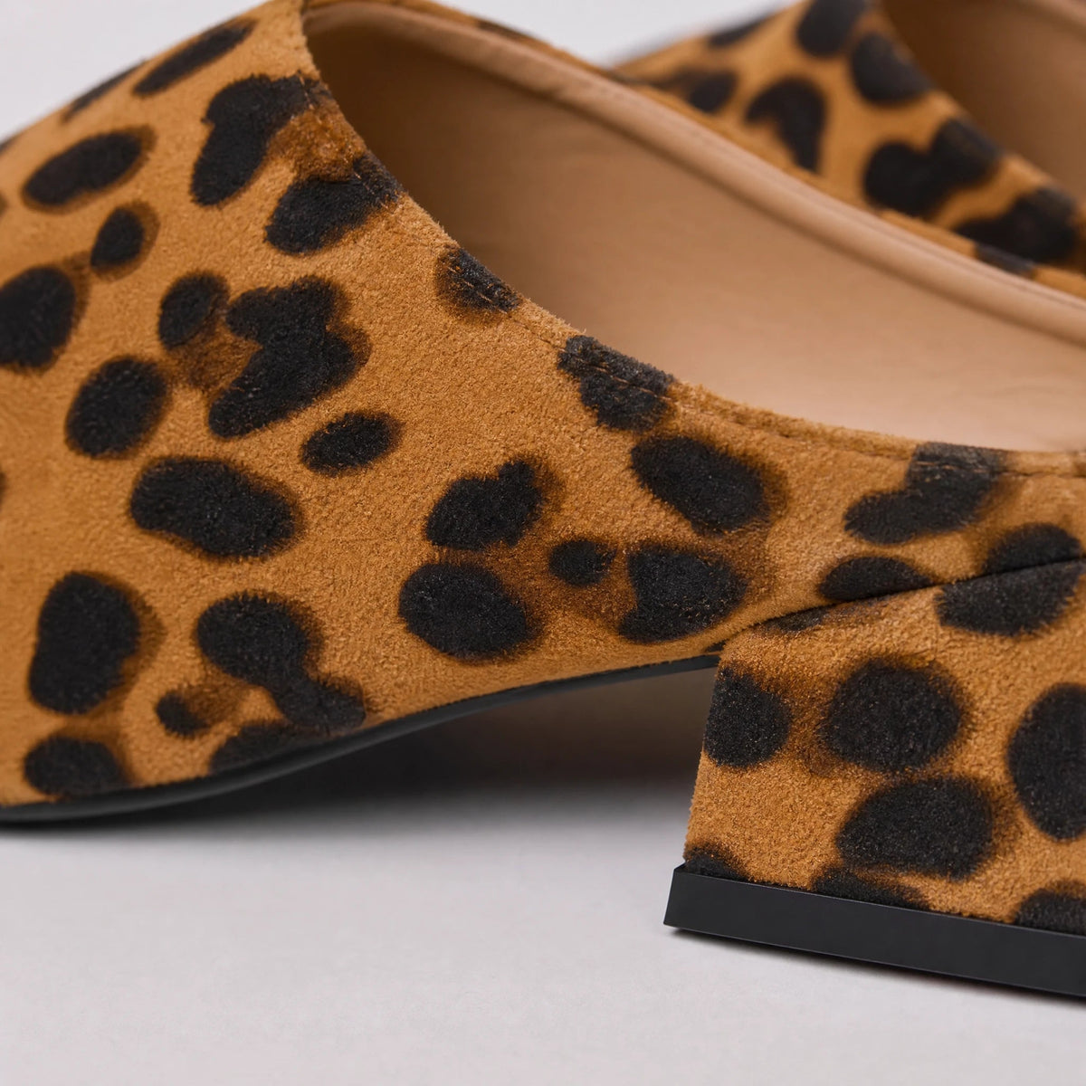 Loafer-Mules mit Leopardenmuster und Blockabsatz, Ansicht 2