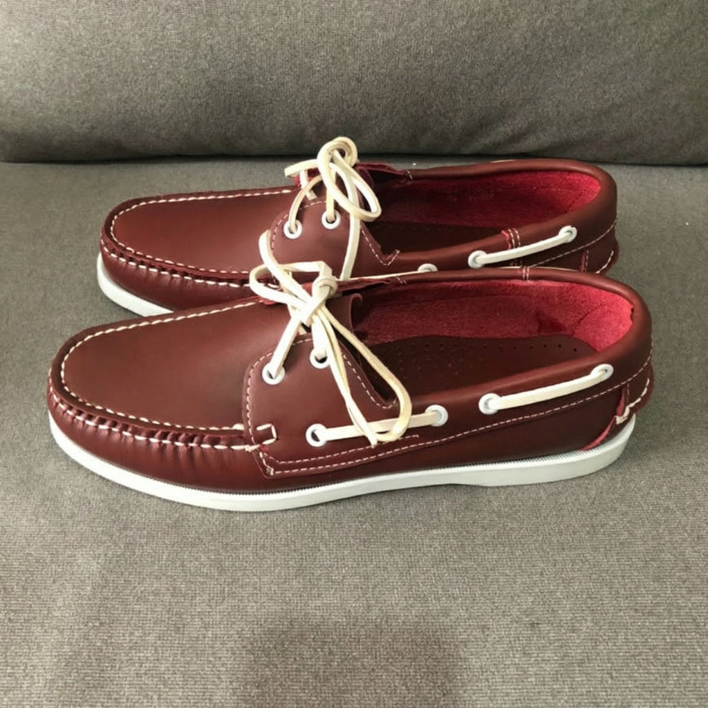 Trendige Herren-Bootsmokassins mit Schnürsenkeln