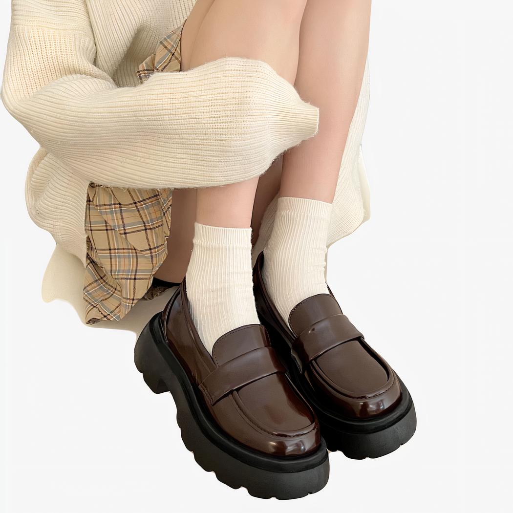 Damen-Loafer mit Plateau in Lackleder-Optik