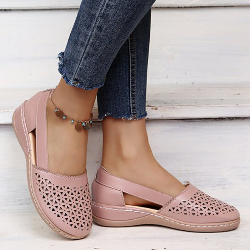 Durchbrochene Mokassins im Vintage-Stil mit kleinem Keilabsatz für Damen