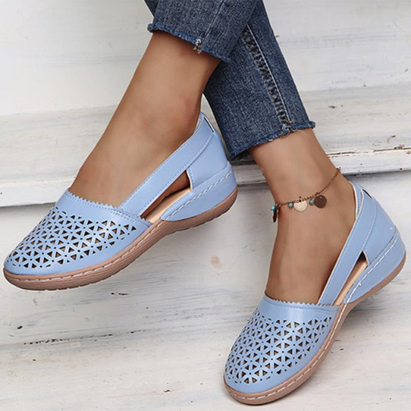 Durchbrochene Mokassins im Vintage-Stil mit kleinem Keilabsatz für Damen