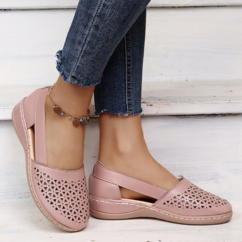 Durchbrochene Mokassins im Vintage-Stil mit kleinem Keilabsatz für Damen