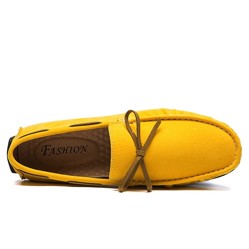 Farbige Herren-Bootsloafer zum Hineinschlüpfen in Wildlederoptik