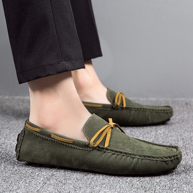Klassische Bootsmokassins in Wildlederoptik zum Hineinschlüpfen für Herren