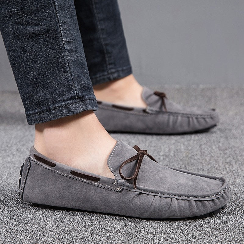 Klassische Bootsmokassins in Wildlederoptik zum Hineinschlüpfen für Herren