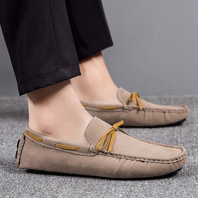 Klassische Bootsmokassins in Wildlederoptik zum Hineinschlüpfen für Herren