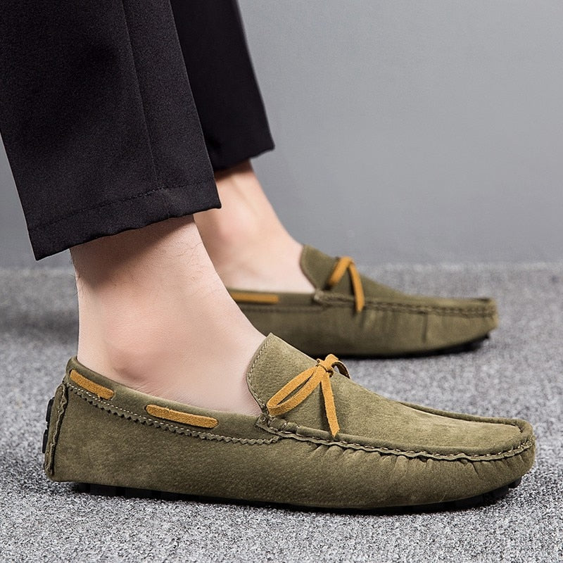 Klassische Bootsmokassins in Wildlederoptik zum Hineinschlüpfen für Herren