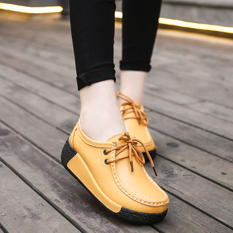 Keilabsatz-Loafer mit Schnürsenkeln im Bootsschuh-Stil für Damen