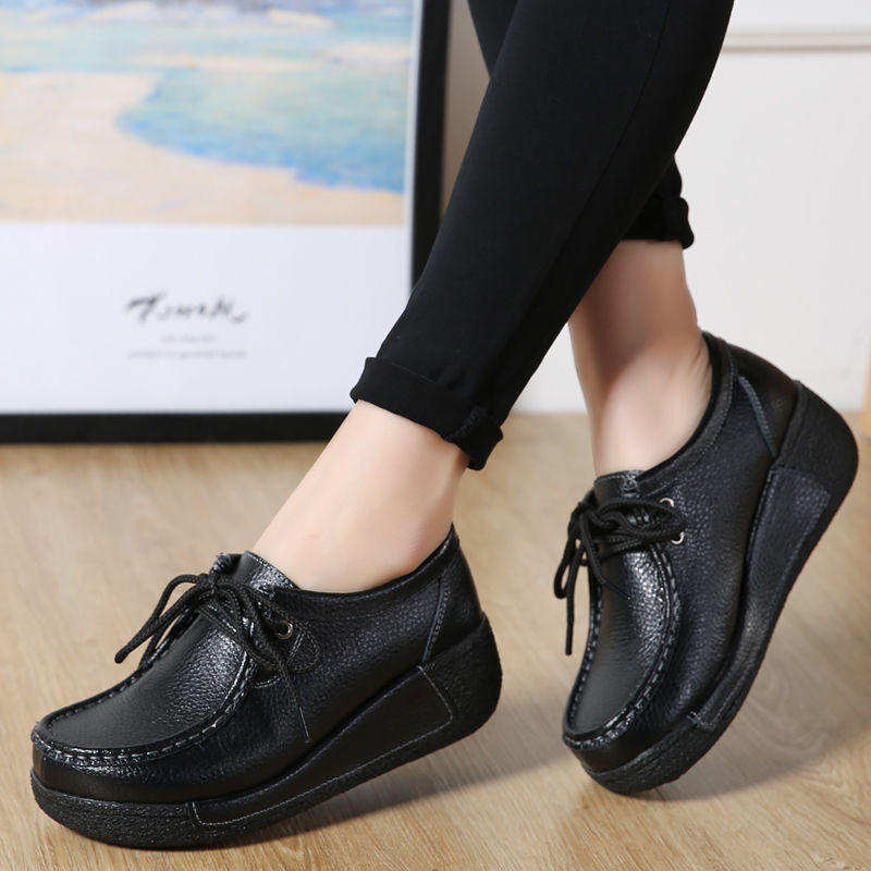 Keilabsatz-Loafer mit Schnürsenkeln im Bootsschuh-Stil für Damen
