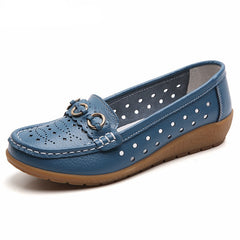 Durchbrochene Keilabsatz-Loafer mit goldenen Schnallendetails für Damen, Blau