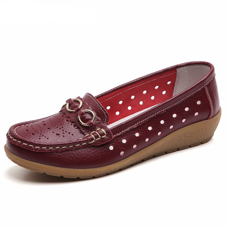 Durchbrochene Keilabsatz-Loafer mit goldenen Schnallendetails für Damen