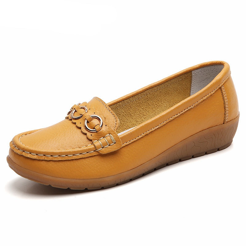 Keilabsatz-Mokassins mit goldenen Schnallendetails für Damen