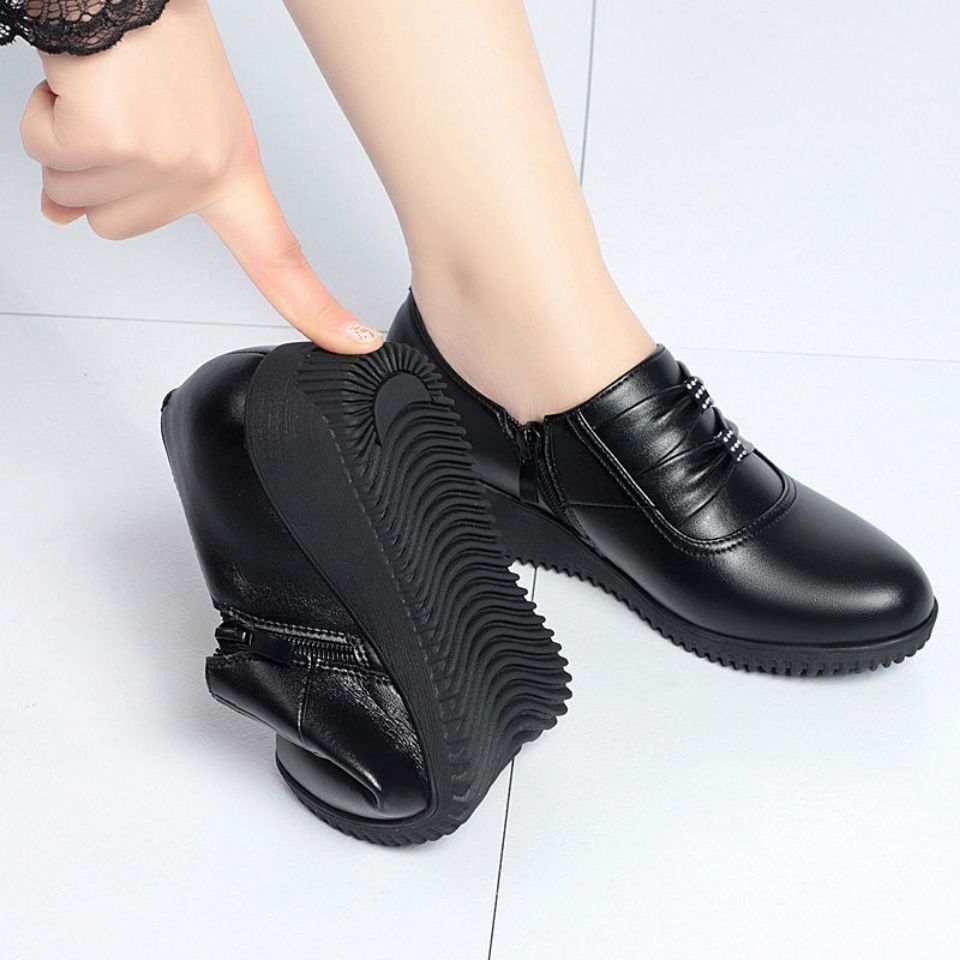 Bequeme Keilabsatz-Loafer aus schwarzem Kunstleder für Damen