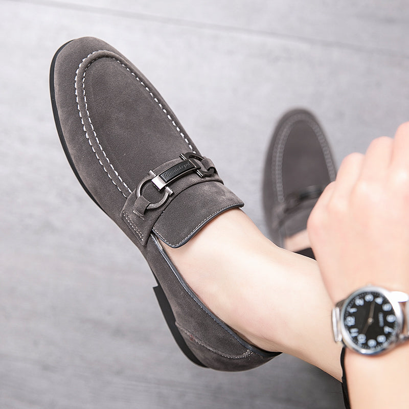 Loafer in Wildleder-Optik mit dekorativer Kette für Herren