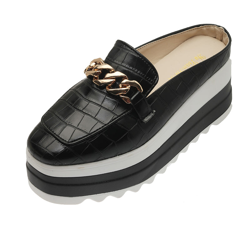 Offene Keilabsatz-Loafer in Kroko-Lederoptik mit goldener Kette für Damen