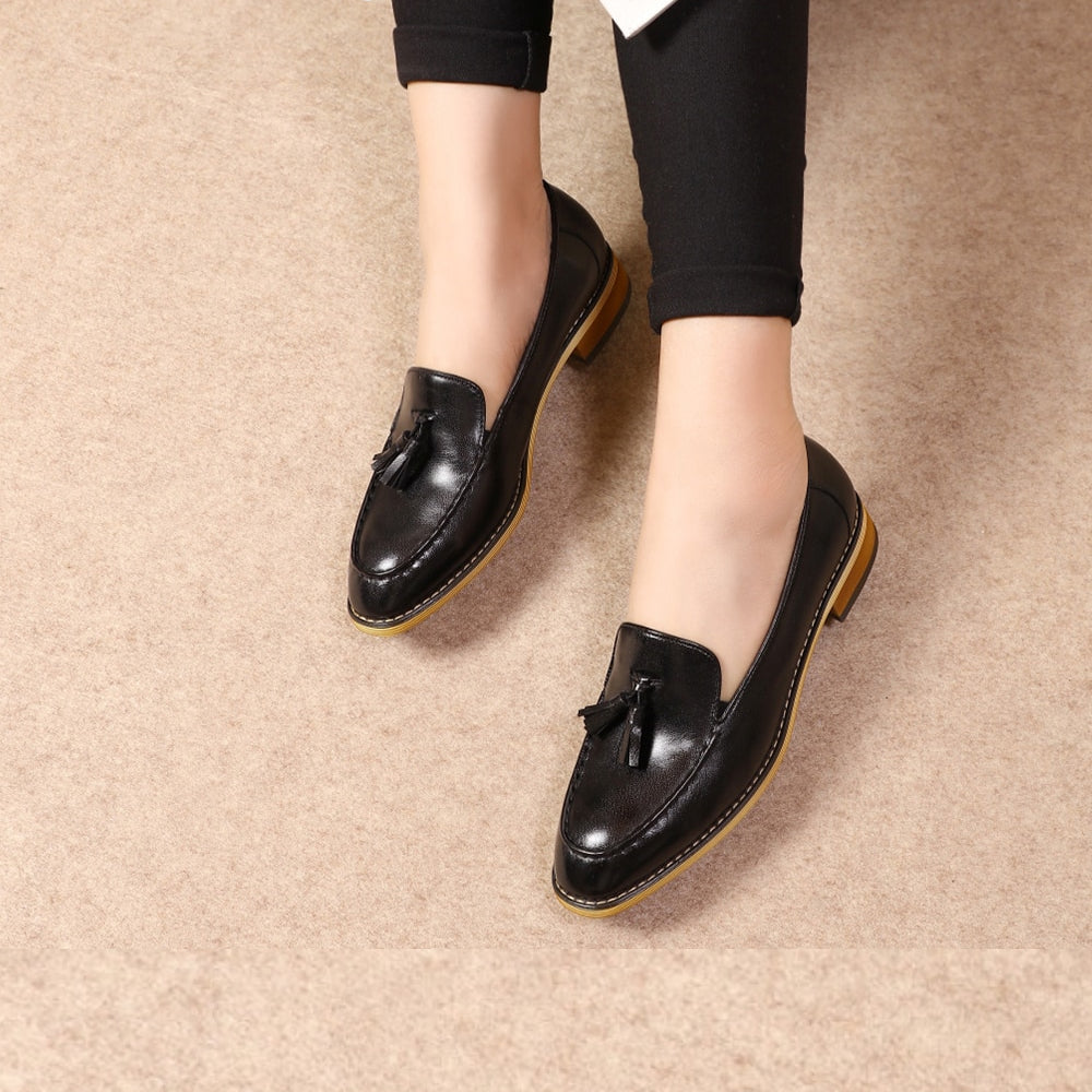 Flache Quasten-Loafer aus echtem Lackleder für Damen