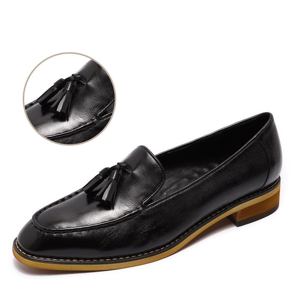Flache Quasten-Loafer aus echtem Lackleder für Damen