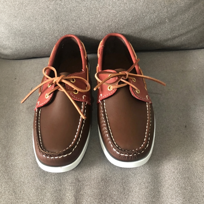 Trendige Herren-Bootsmokassins mit Schnürsenkeln