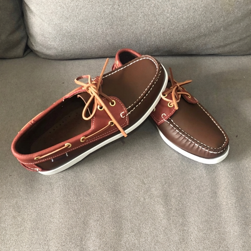 Trendige Herren-Bootsmokassins mit Schnürsenkeln