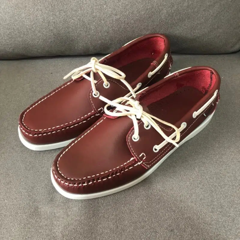 Trendige Herren-Bootsmokassins mit Schnürsenkeln