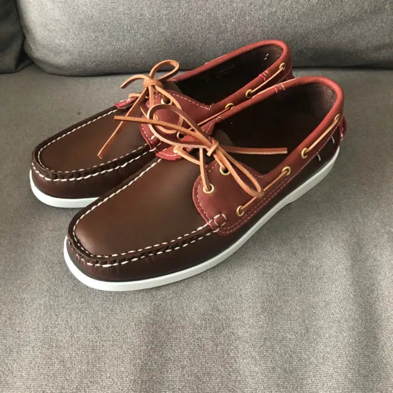 Trendige Herren-Bootsmokassins mit Schnürsenkeln