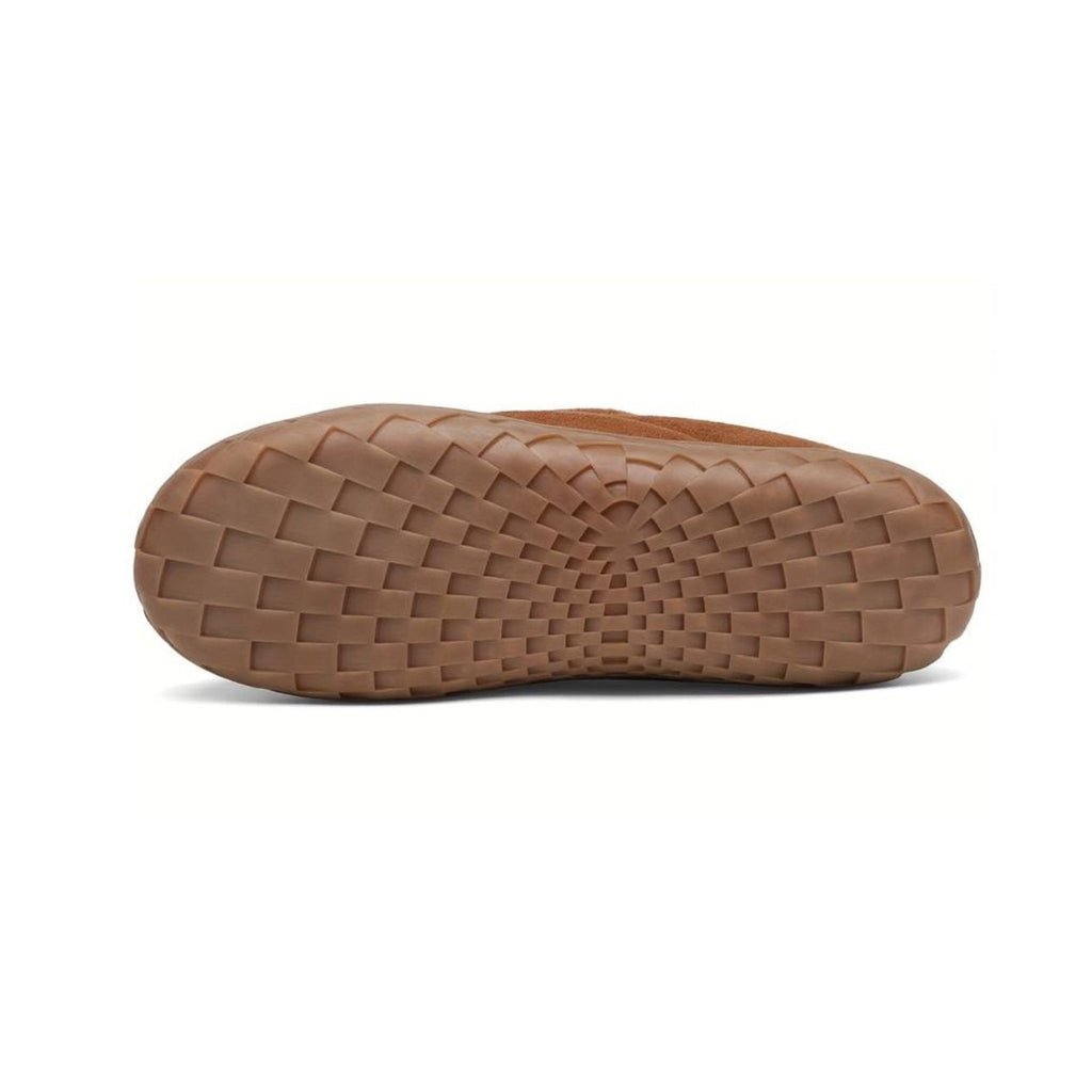 Getragener Mokassin-Hausschuh in Camel mit Bouclé-Kragen