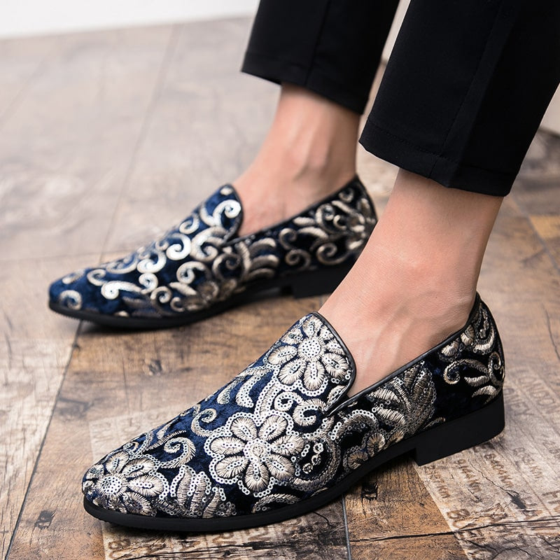 Loafer in glänzendem Samteffekt mit Blumenstickerei und Pailletten
