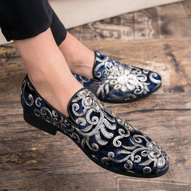 Loafer in glänzendem Samteffekt mit Blumenstickerei und Pailletten