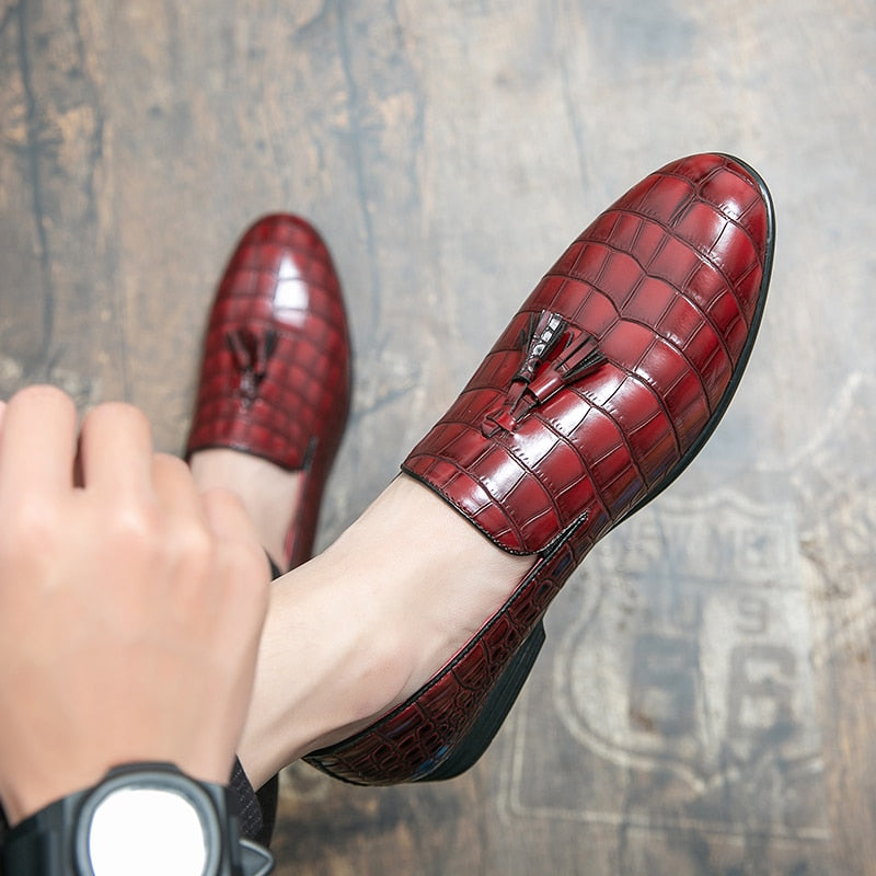 Loafer aus rotem Lackleder mit Krokodilprägung