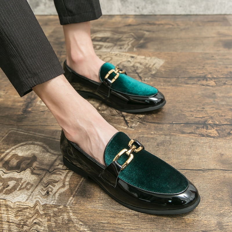 Elegante Lackloafer Schwarz und Samt mit goldenen Trensen
