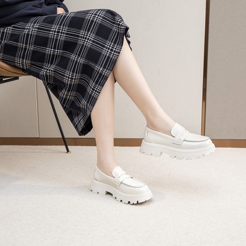 Glattleder-Loafer mit dicker Sohle