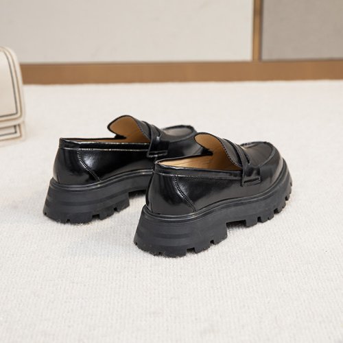 Glattleder-Loafer mit dicker Sohle