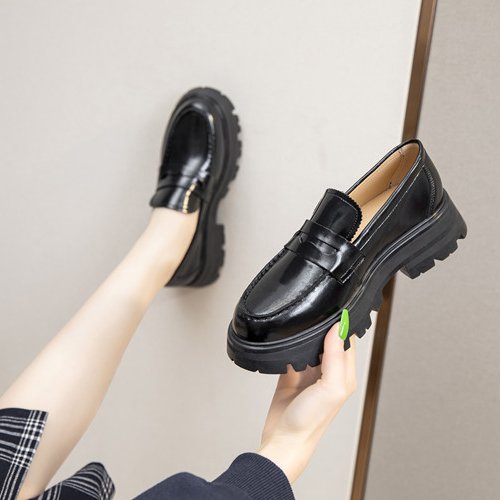 Glattleder-Loafer mit dicker Sohle