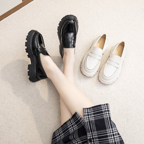 Glattleder-Loafer mit dicker Sohle